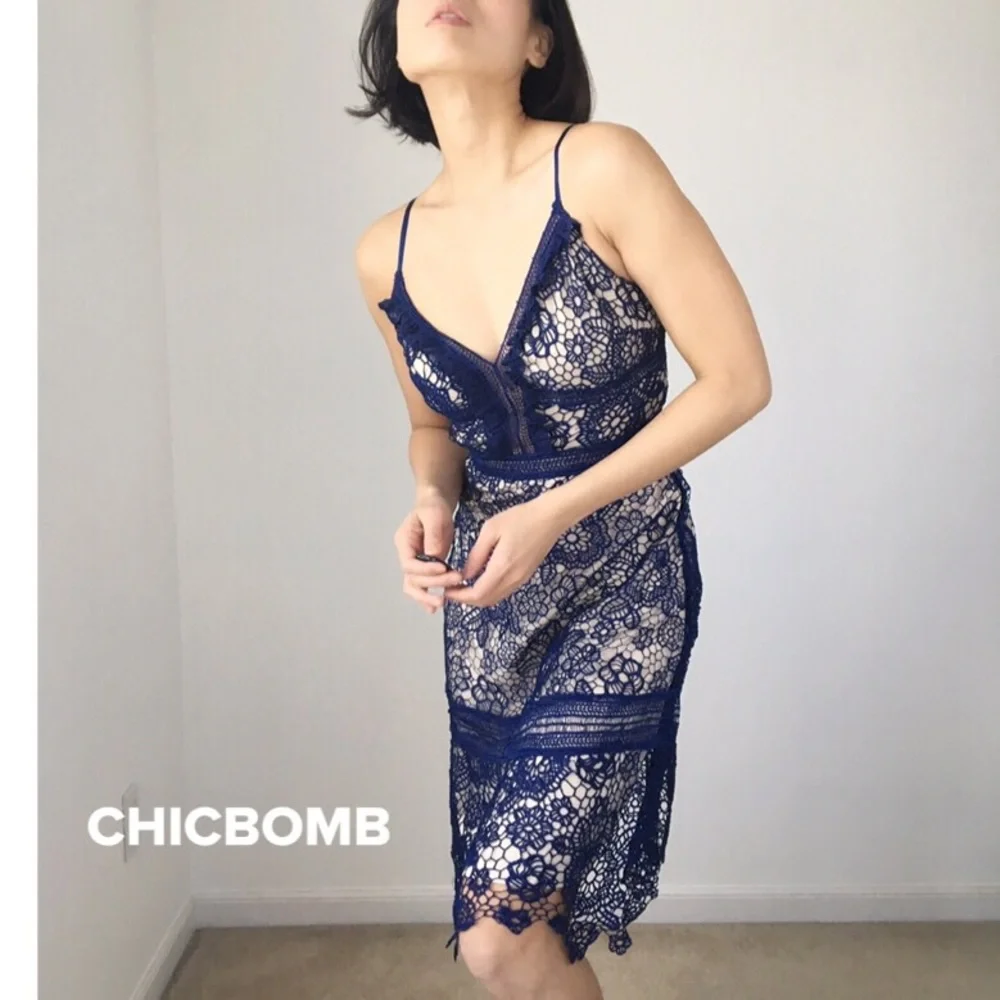 FEMININE CROCHETED LACE DRESS - WITH NUDE LINING - Picture 5 of 7